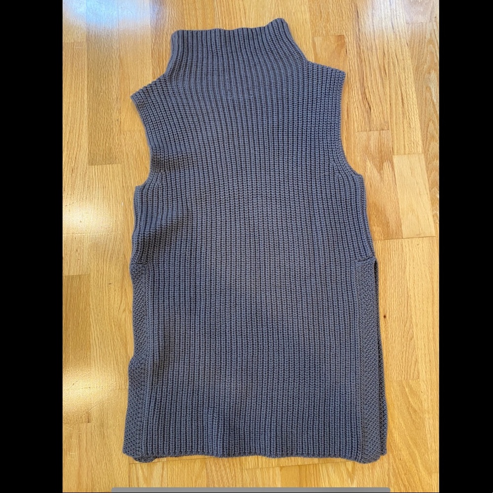 Aritzia Wilfred Palmer Sleeveless Sweater